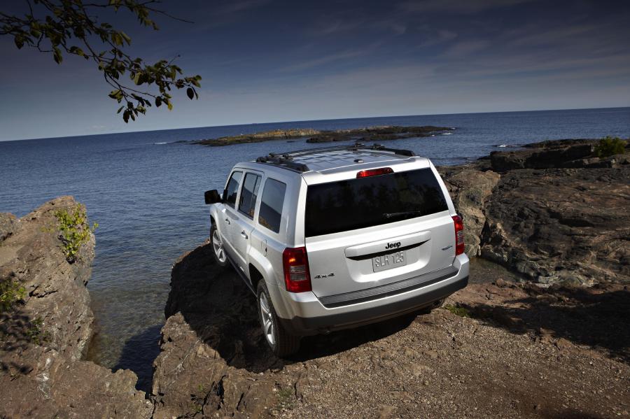  Jeep Patriot 2011 года  (фото 28 из 36)